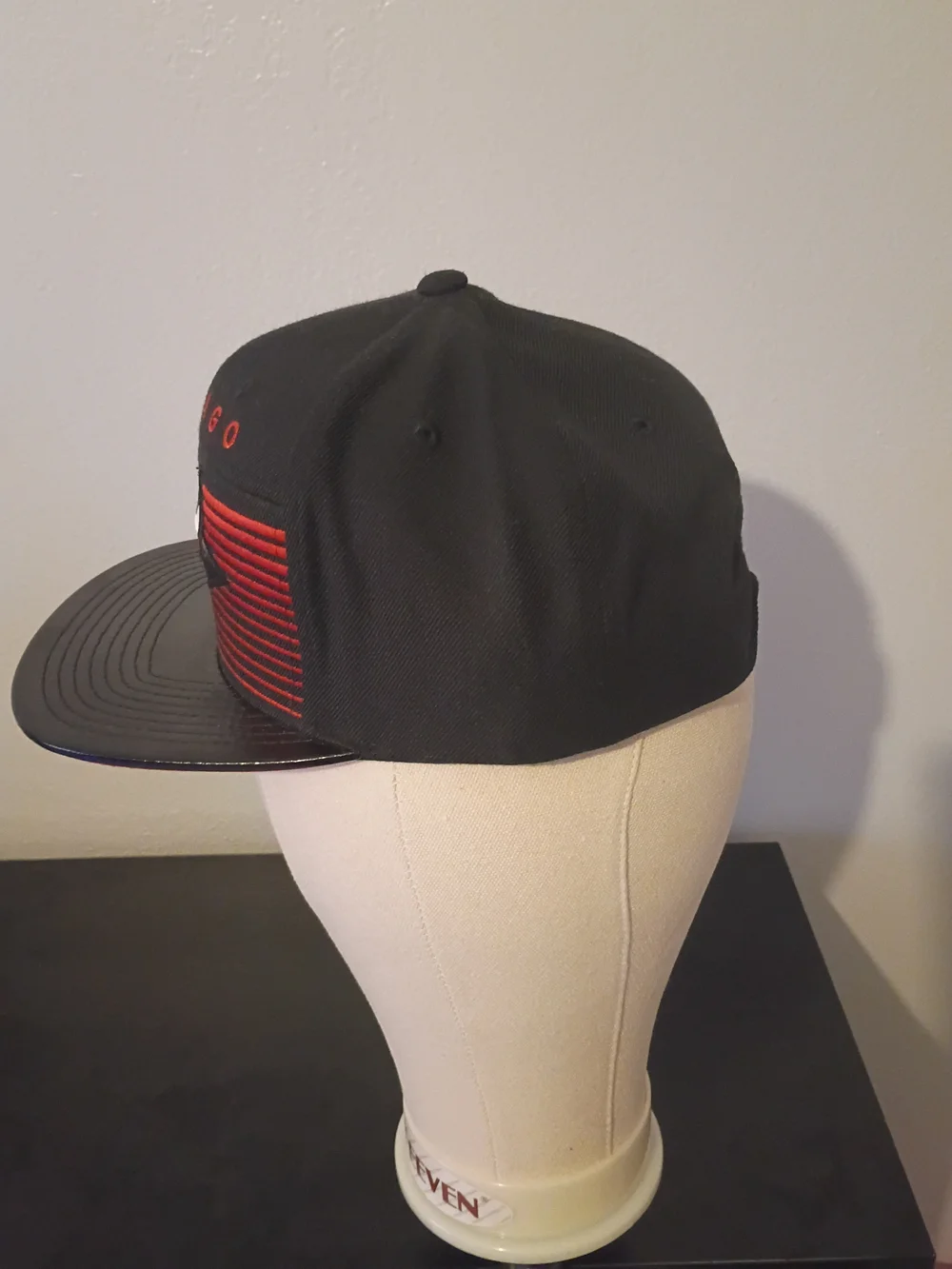 Chicago Bulls Black and Red Snapback Cap